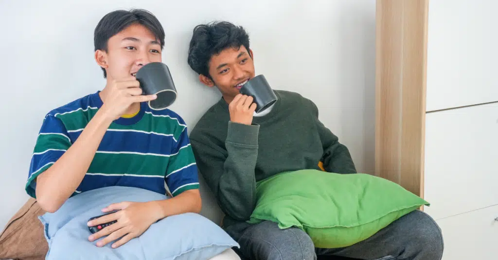 roommates creating a healthy schedule to avoid all-nighters