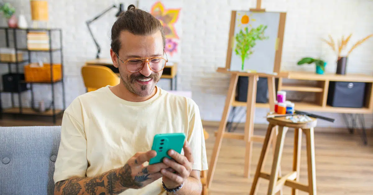 What Is Bloomscrolling? A Healthier Alternative to Doomscrolling